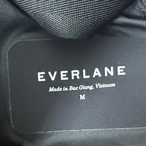 Everlane Orange ReNew Puffer Vest Size Medium - Picture 9 of 10